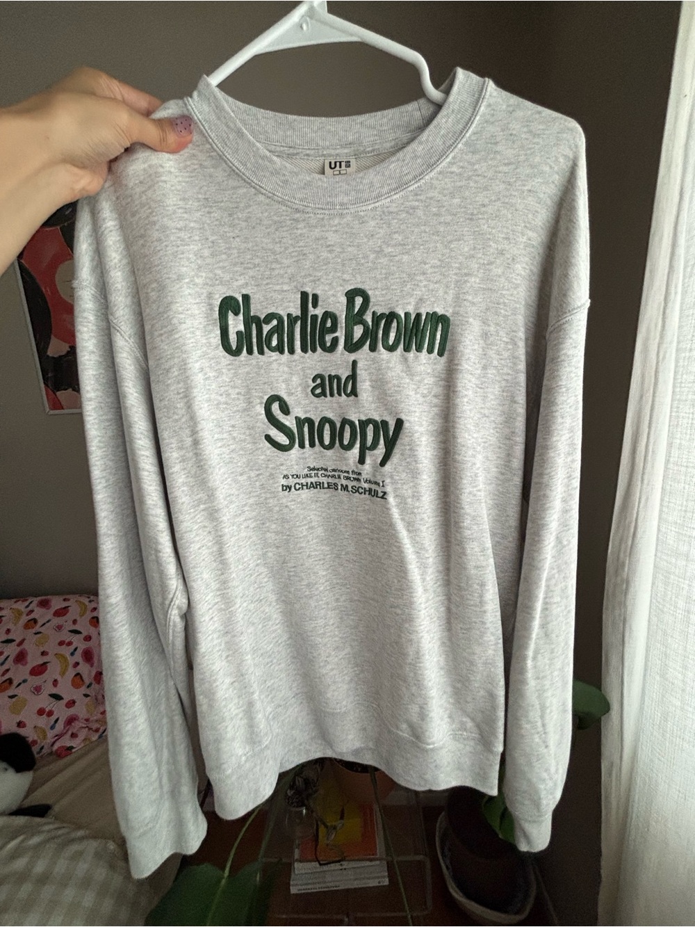 Uniqlo Charlie Brown Snoopy embroidered crew